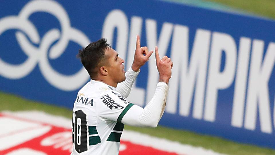 Jorginho tem dúvida ofensiva para montar o Coxa contra o Flu; veja o provável time Robson segue como titular absoluto do Coritiba.