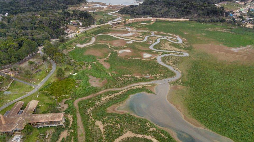 Chuvas significativas só devem voltar a Curitiba em janeiro Cenário na Represa do Passaúna, uma das responsáveis pelo abastecimento da RMC