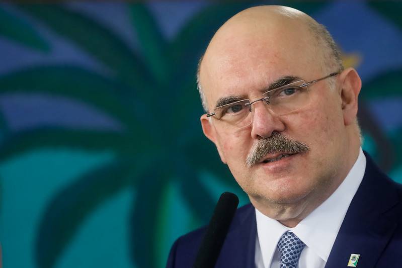 “Queremos que universidades recebam jovens no mínimo alfabetizados”, diz Milton Ribeiro Milton Ribeiro, ministro da Educação.