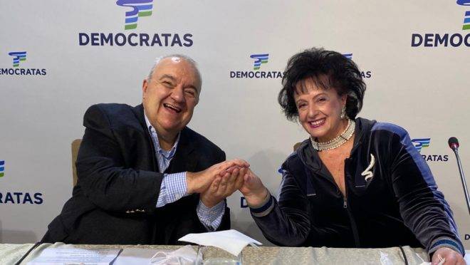 Prefeito de Curitiba, Rafael Greca (DEM), e a esposa, Margarita Sansone, testaram positivo para Covid-19