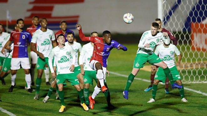 Paraná ficou no empate com a Chapecoense