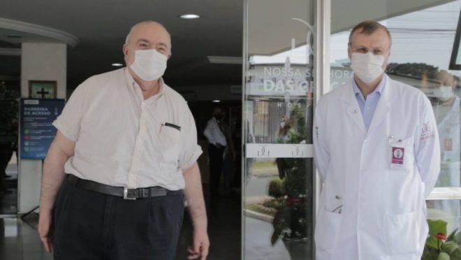 Prefeito Rafael Greca com o médico infectologista Clóvis Arns
