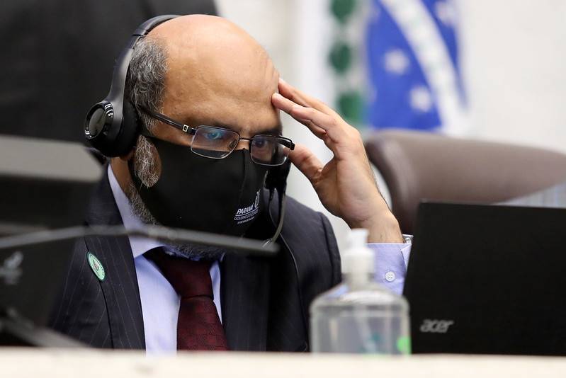 Secretário pinta cenário pessimista e não confirma reposição a servidores do Paraná Audiência pública com o secretário da Fazenda, Renê Garcia Junior
