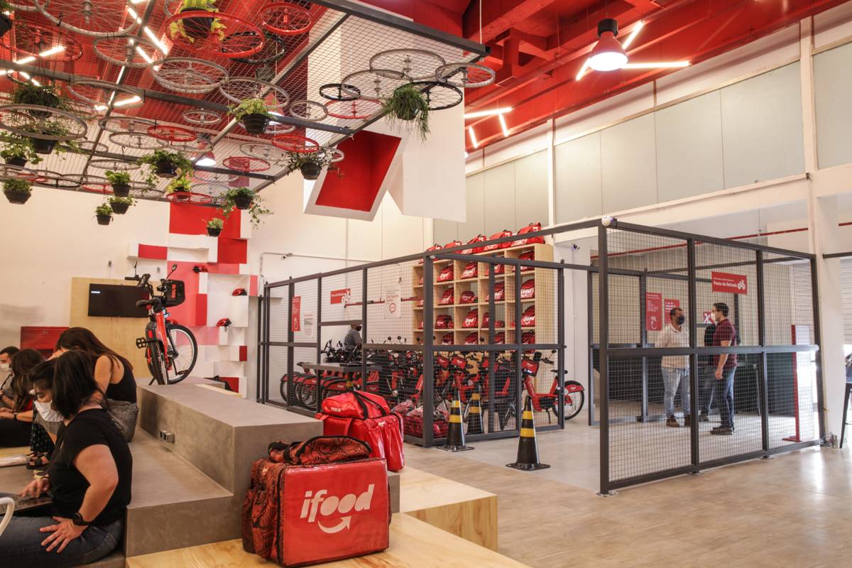 Ponto de apoio para entregadores assinantes do iFood Pedal, em São Paulo. Ponto de apoio para entregadores assinantes do iFood Pedal, em São Paulo.