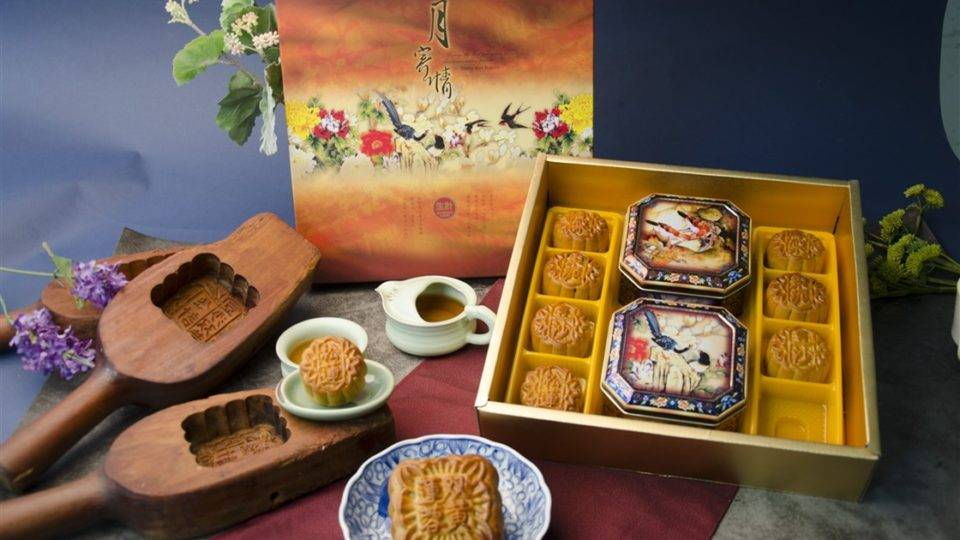 No Festival da Lua, o “moon cake” não é um alimento, é uma tradição cultural, um capítulo romântico da história da China. Na mesa, mais que um bolo, tradição, contos, comemoração e os melhores desejos.