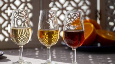 Saiba mais sobre os encantadores vinhos de sobremesa Alguns tipos de vinhos casam bem com pratos doces.