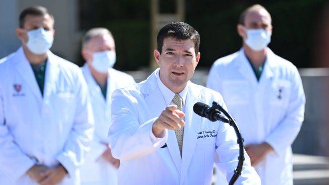 Sean Conley, chefe da equipe de médicos que atende o presidente Donald Trump