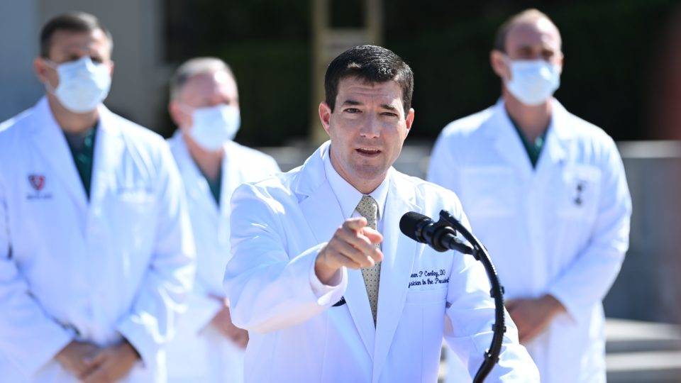 Sean Conley, chefe da equipe de médicos que atende o presidente Donald Trump