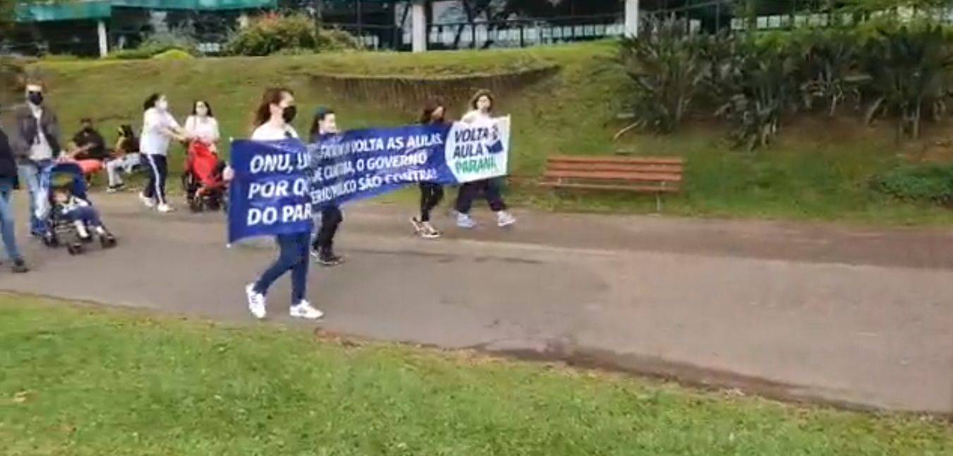 Protesto do movimento Volta Aula Paraná