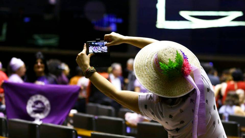 Mesmo com recorde de candidatas, barreiras partidárias à participação feminina persistem Participação feminina nas eleições 2020 é recorde, mas isso não significa necessariamente maior representatividade das mulheres na política.