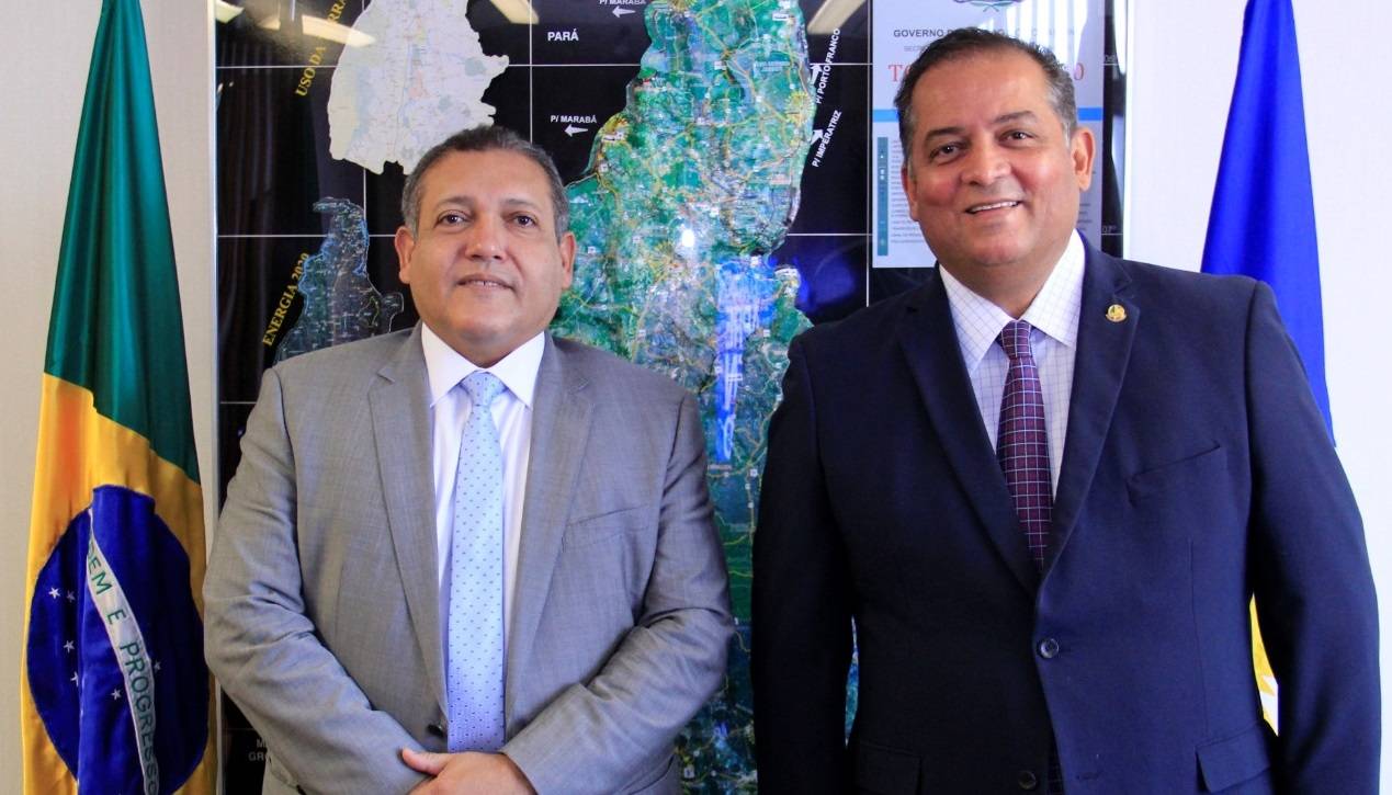 Desembargador Kassio Nunes Marques (na foto com o líder do governo no Congresso, Eduardo Gomes, do MDB-TO) começou a visitar senadores para se apresentar e pedir apoio à indicação ao STF.