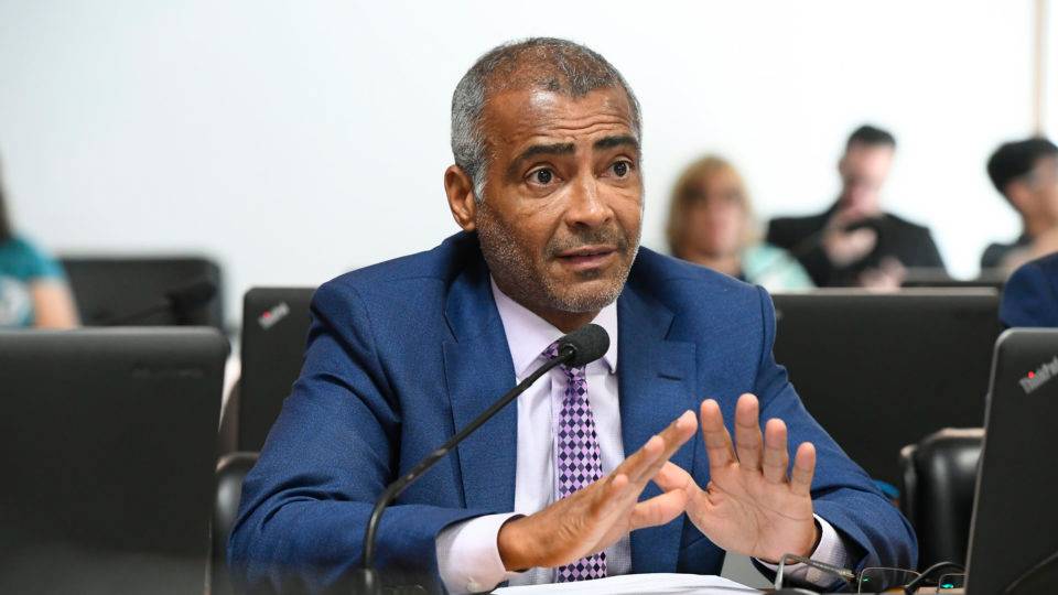 Senador Romário (Podemos-RJ) vai apoiar Eduardo Paes nas eleições 2020 no Rio.