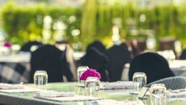 Energia limpa e formas biodegradáveis ajudam a economizar no restaurante e preservam o meio ambiente Restaurantes limpos