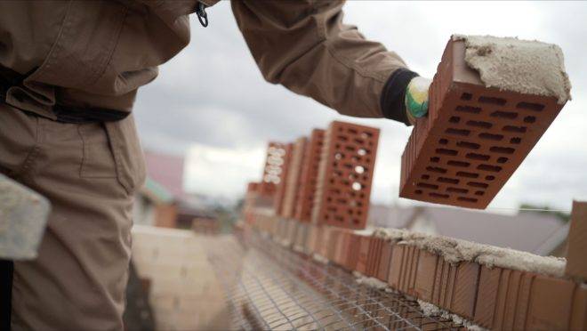 Aumento nos preços dos materiais de construção tem impacto em toda a sociedade das reformas domésticas às grandes obras públicas.
