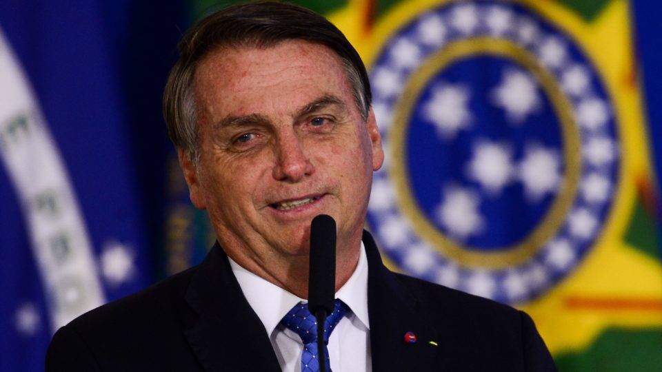 Bolsonaro afirma que kit sobre “ética e cidadania” será enviado a professores Jair Bolsonaro afirma que kit sobre ética será entregue para os professores