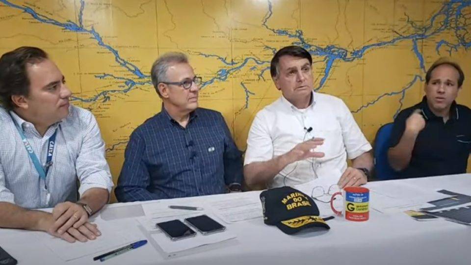 Bolsonaro rebate polêmica sobre acabar com a Lava Jato: covidão nem começou Presidente Jair Bolsonaro afirmou que operações contra a corrupção vão continuar