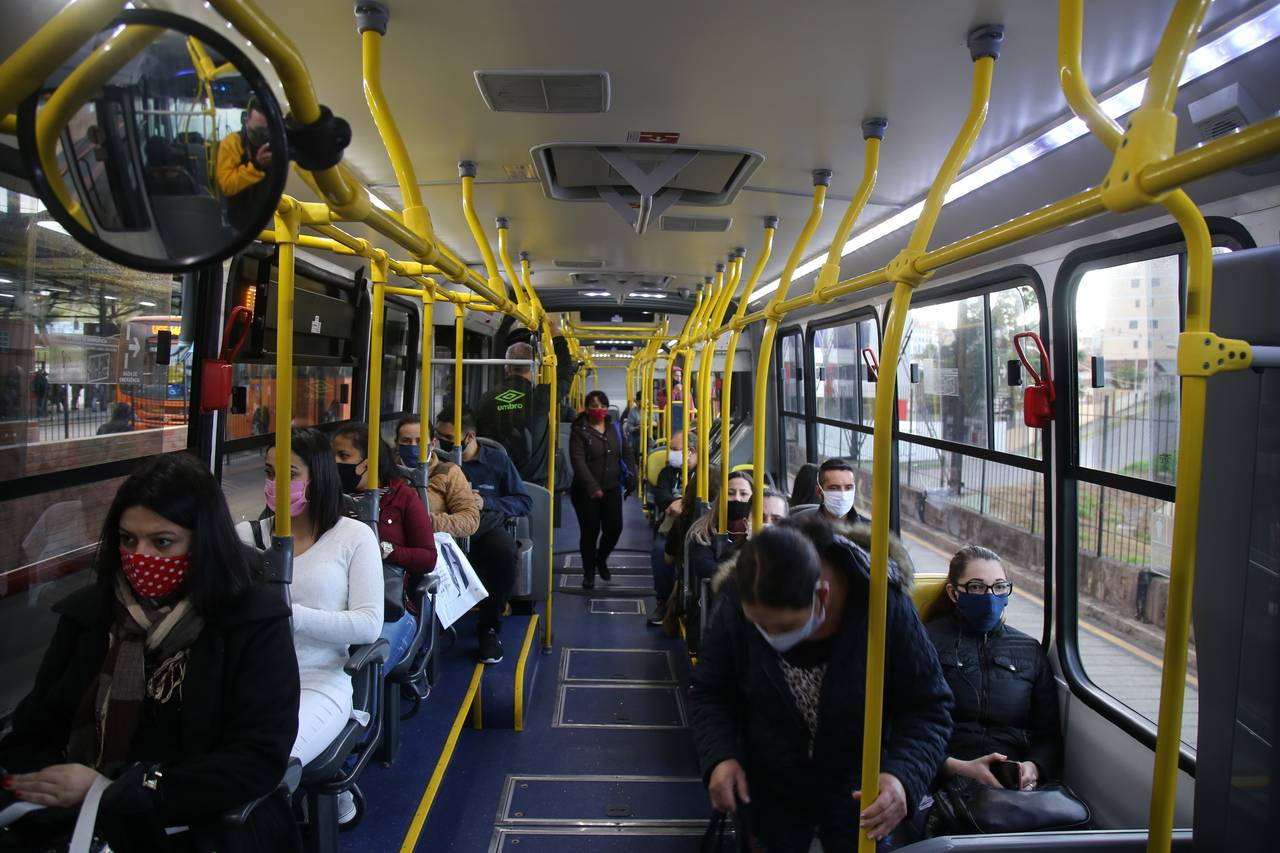 Ônibus em Curitiba durante pandemia de coronavírus