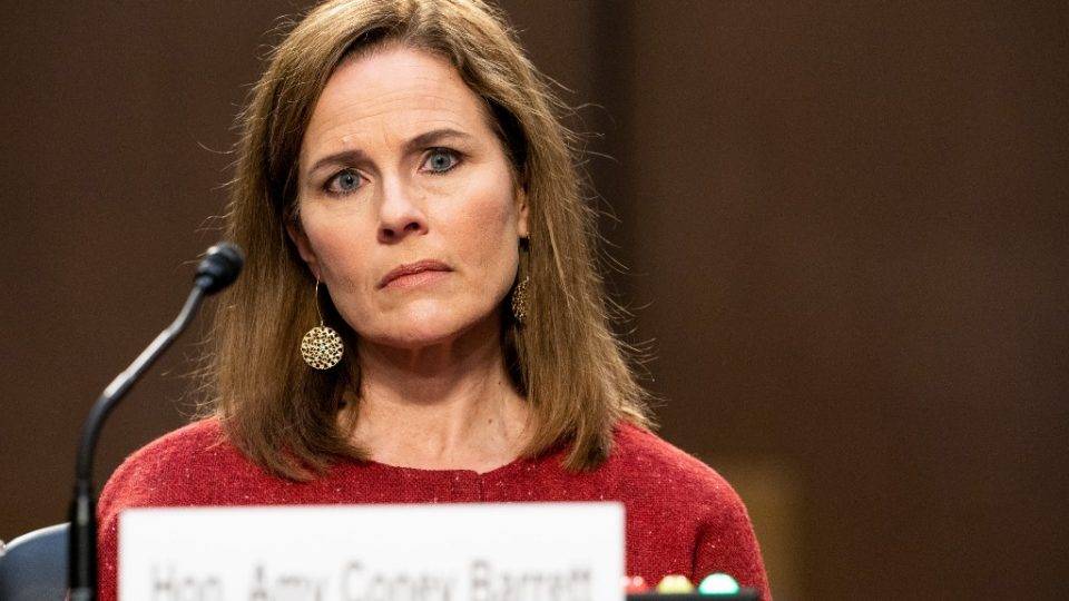 Sabatina de Amy Barrett se torna palco da corrida eleitoral nos EUA A juíza Amy Coney Barrett, indicada por Trump para a Suprema Corte dos EUA, participa do segundo dia de audiência em comitê do Senado, 13 de outubro