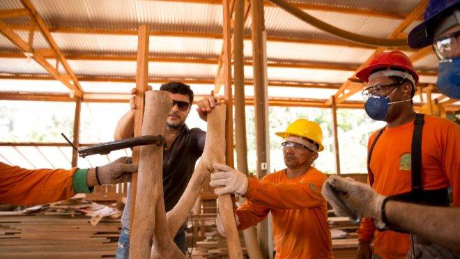Designers trabalharam juntos em peças exclusivas durante o projeto