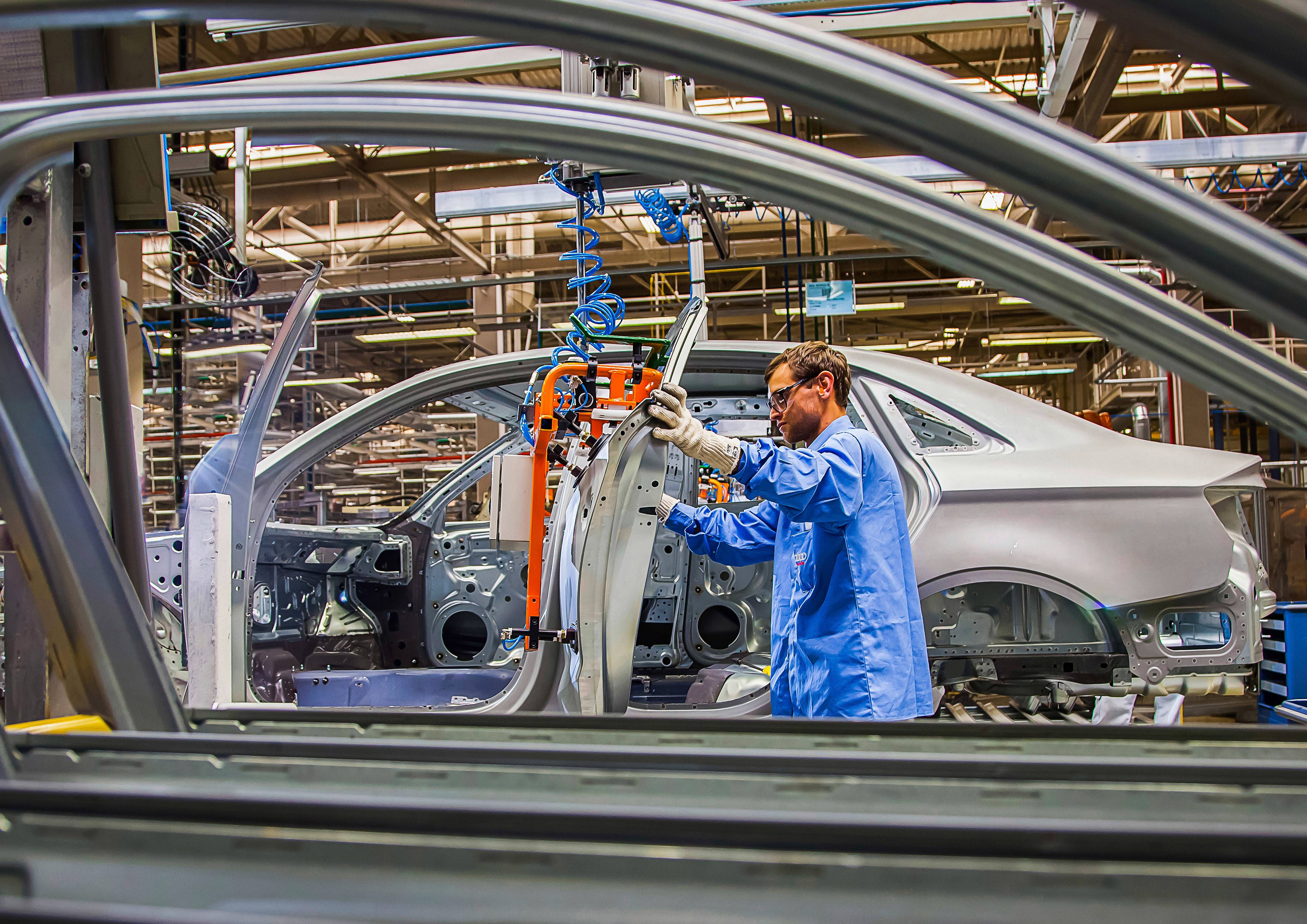 Linha de montagem da Audi em São José dos Pinhais (PR).