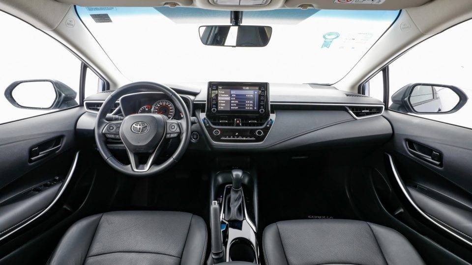 Toyota Corolla XEI interior