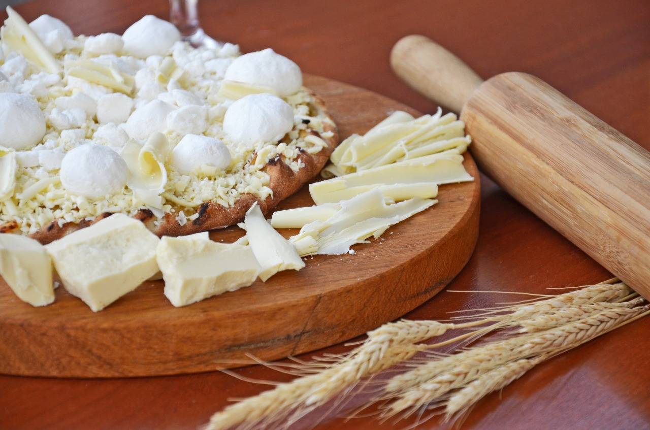 Pizza com chocolate branco da Pizzaria Armazém São Gonçalo. (Foto: Divulgação/Vina) Pizza com chocolate branco da Pizzaria Armazém São Gonçalo. (Foto: Divulgação/Vina)