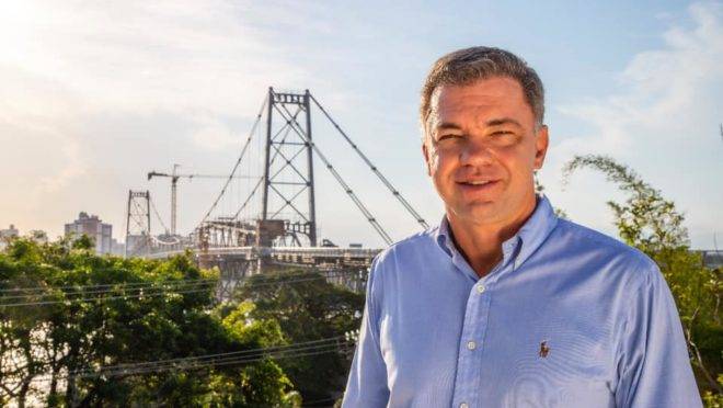 O prefeito de Floripa, Gean Loureiro.