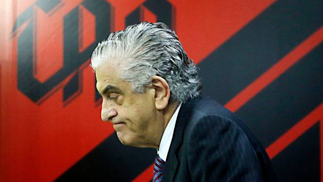 Petraglia utilizou o Twitter para responder torcedores do Athletico sobre a má campanha do Brasileirão