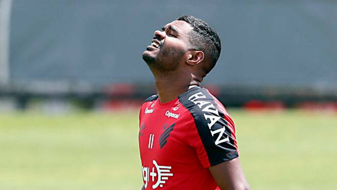 Nikão, do Athletico