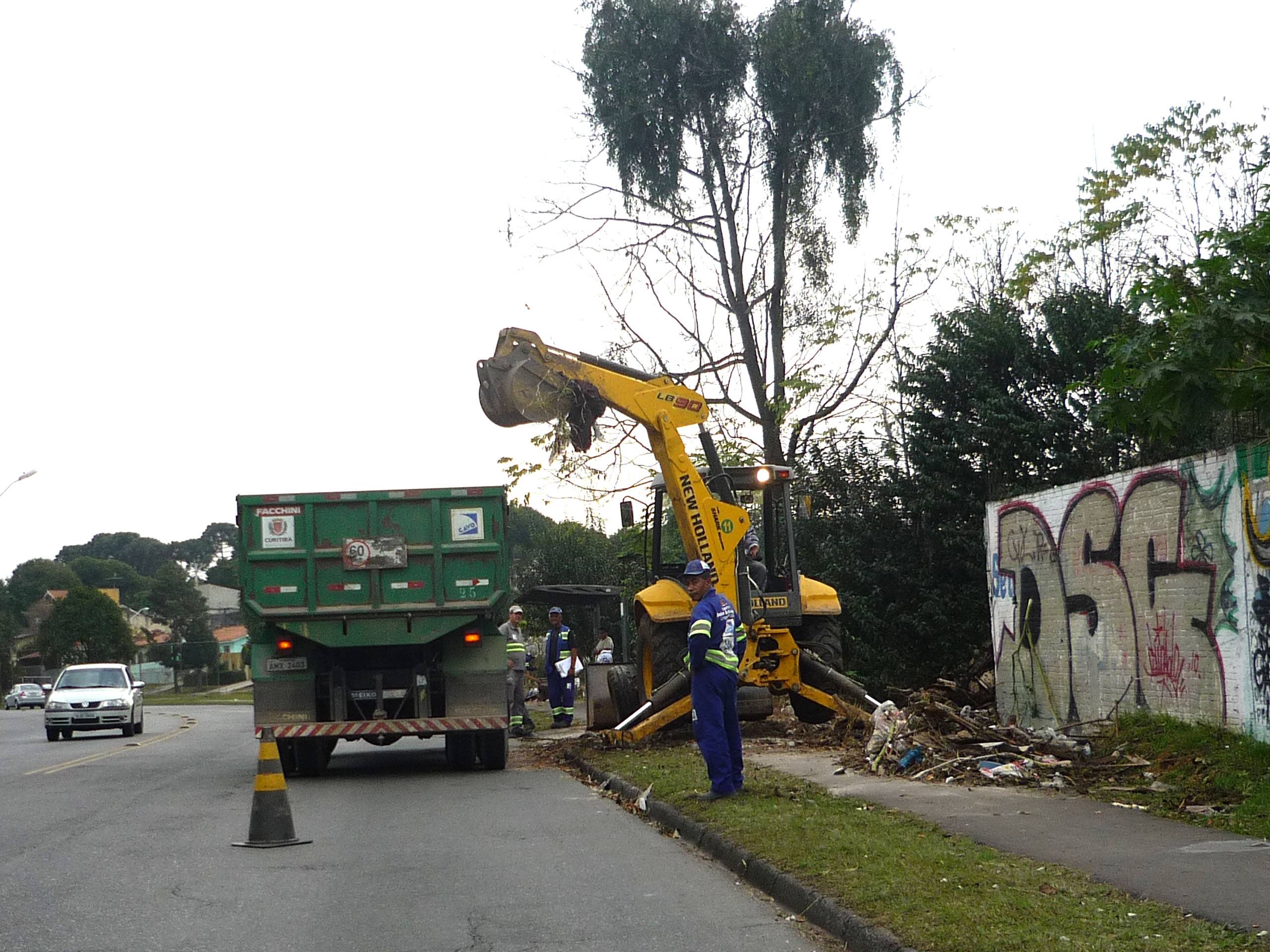 Coleta de entulho em Curitiba