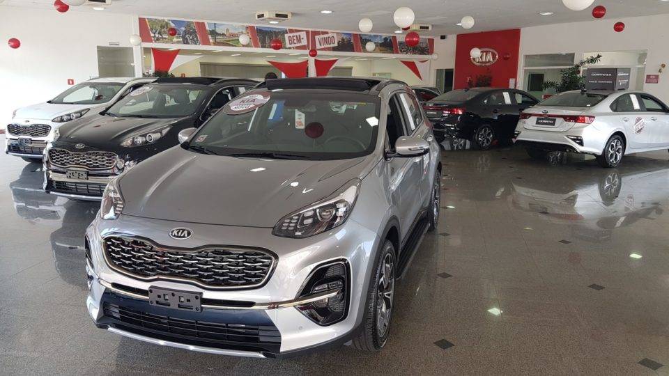 Showroom da concessionária Kia Sulpar, em Curitiba.