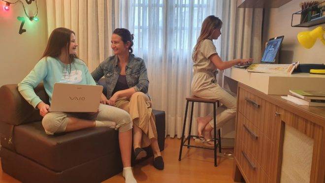 Jerusa Horst e as filhas Giovana e Beatriz: evolução rápida nas ferramentas digitais.
