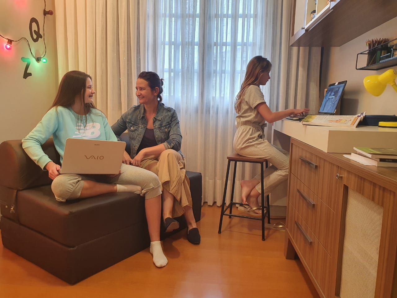 Jerusa Horst e as filhas Giovana e Beatriz: evolução rápida nas ferramentas digitais.