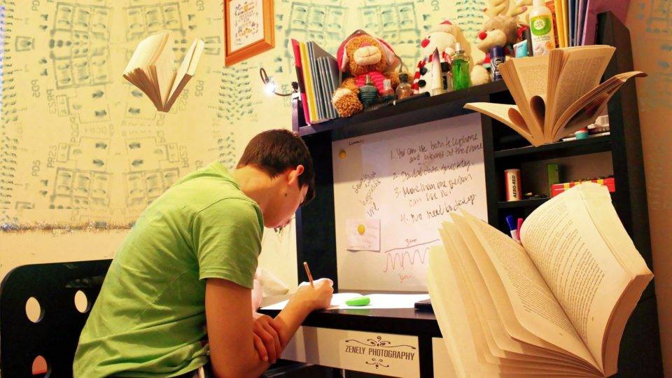 Ensino híbrido, com aulas presenciais e virtuais, é a nova realidade da educação.