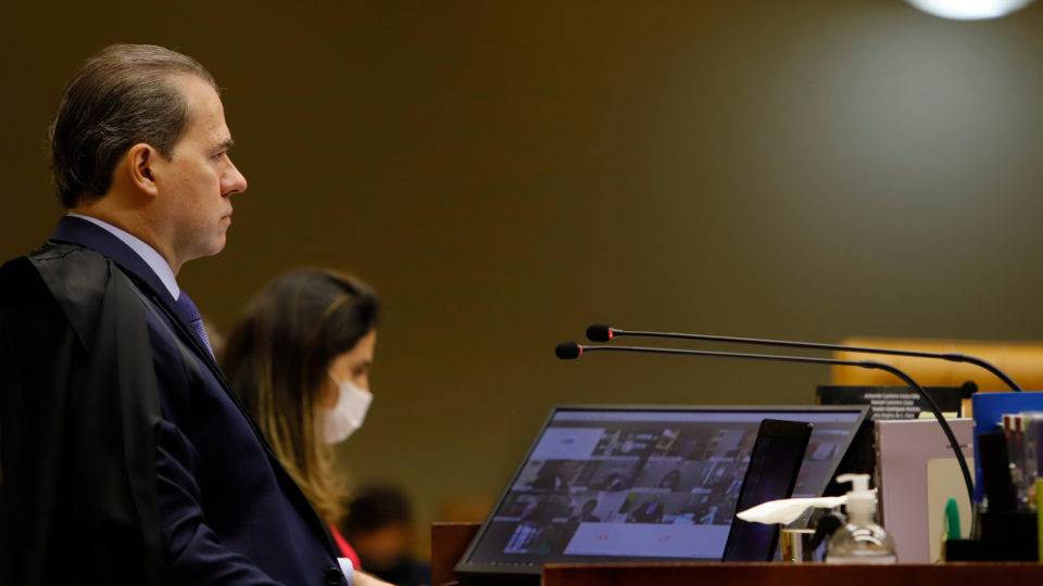 Como a pandemia impulsionou a digitalização em quatro setores no Brasil Sessão do STF por videoconferência durante a pandemia: justiça era setor mais avançado na digitalização, aponta estudo