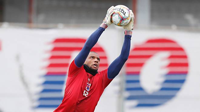 Goleiro Marcos segue na meta paranista contra o Cuiabá