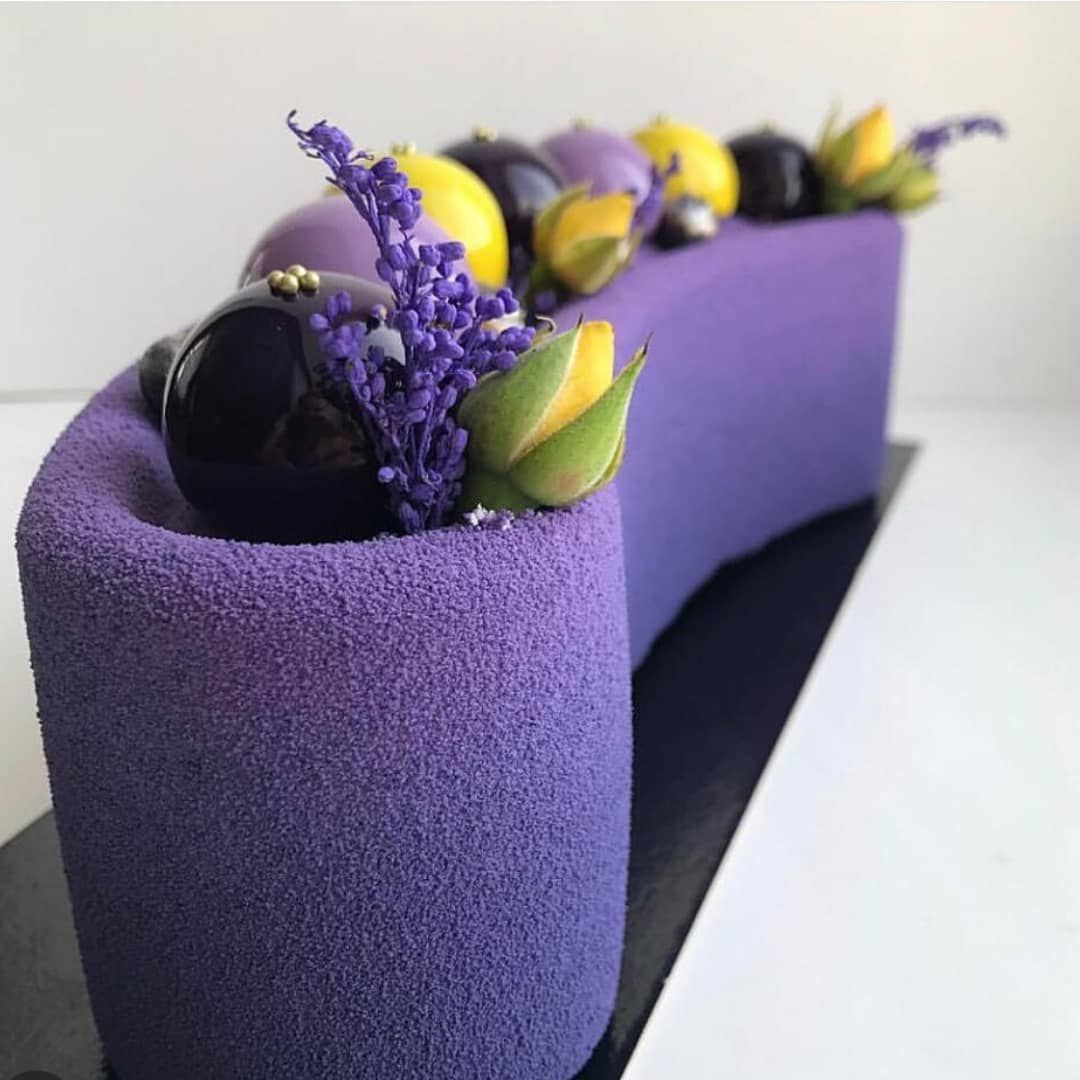 Os entremets de Olga Noskova ganham status de obra de arte. Foto: Reprodução/Instagram Os entremets de Olga Noskova ganham status de obra de arte. Foto: Reprodução/Instagram