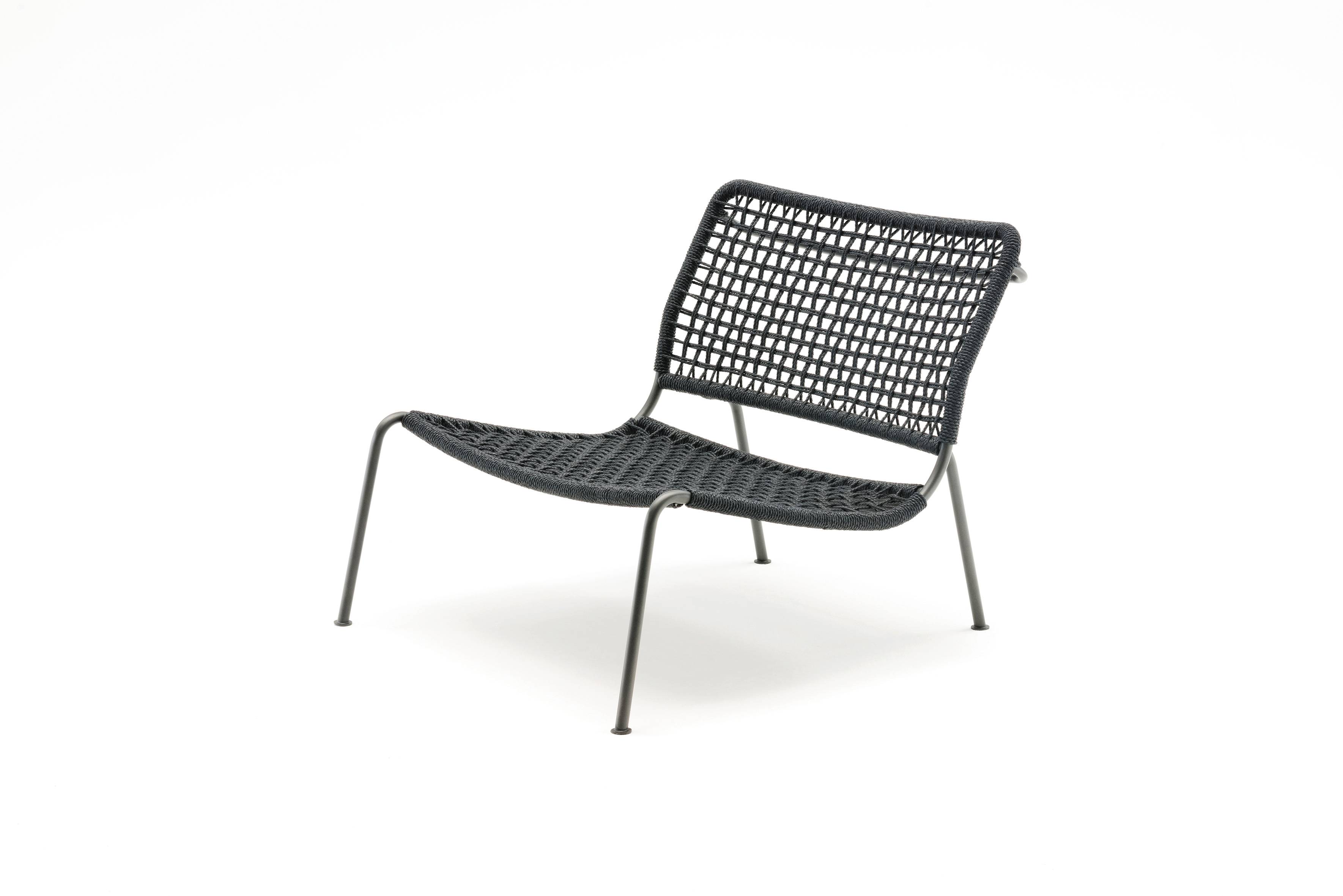 Cadeira Frog: peça icônica da Living Divani, de 1995, é uma criação de Piero Lissoni. Cadeira Frog: peça icônica da Living Divani, de 1995, é uma criação de Piero Lissoni.