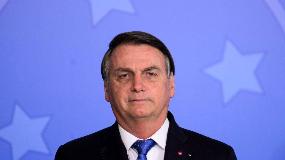 Bolsonaro veta vacina chinesa um dia após anúncio da Saúde. Entenda o caso O presidente Jair Bolsonaro vetou a aquisição da vacina chinesa, a CoronaVac, que está sendo desenvolvida em parceria com o Instituto Butantan