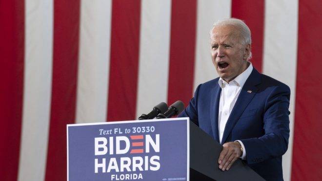 O candidato democrata à presidência dos EUA, Joe Biden, em comício em Miramar, Flórida, 13 de outubro