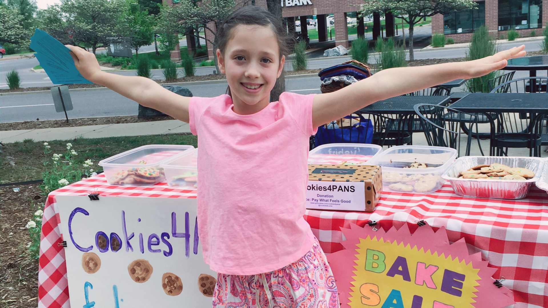 Fundada pela pequena Dana Perella, de 10 anos, a Cookies4Cures já arrecadou cerca de 100 mil dólares para o financiamento de pesquisas para tratamentos de doenças infantis raras.