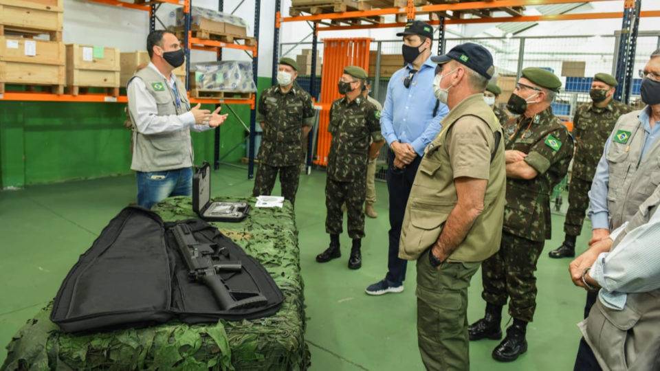 Defesa é contra privatizar estatal das armas e líder do governo quer nova Constituição Fábrica da Imbel, em Minas Gerais.