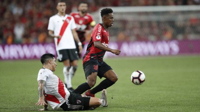 Athletico enfrentou o River Plate na Recopa em 2019.