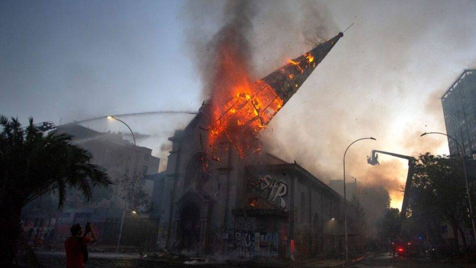Igreja queimada - Chile