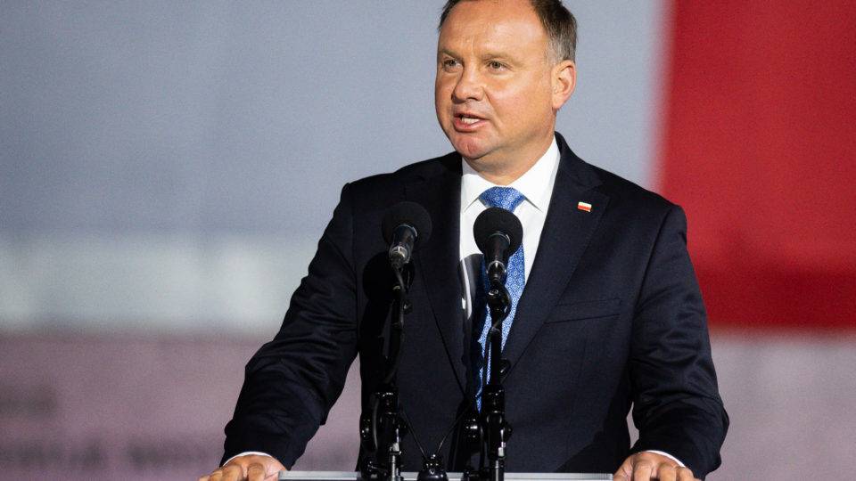 Em meio a novo surto de Covid-19, o presidente polonês Andrzej Duda foi diagnosticado com Covid-19.
