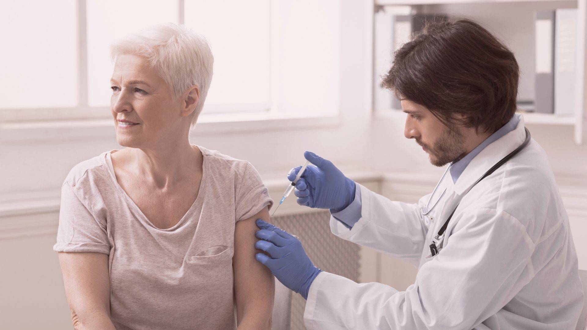 Respostas imunológicas foram similares entre adultos mais velhos e mais jovens.