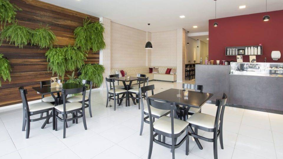 Bares e restaurantes alcançam em outubro 73% do faturamento de antes da pandemia Restaurante aberto