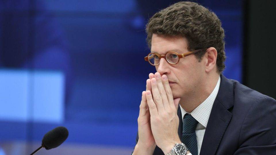 Ricardo Salles entrega passaporte à Polícia Federal Ricardo Salles