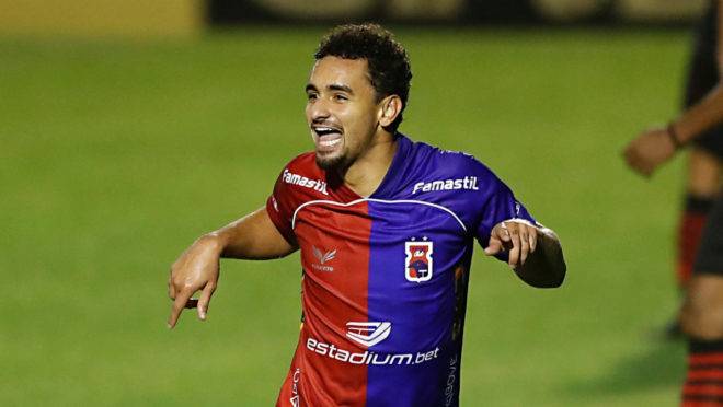 Bruno Gomes é o artilheiro do Paraná na Série B.