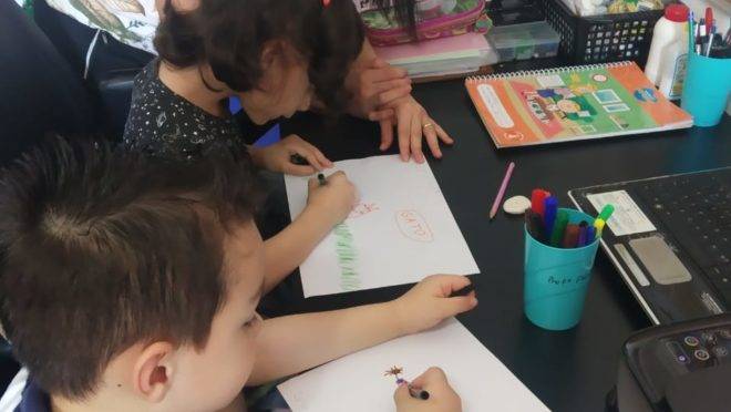 O resgate do vínculo entre os estudantes e as instituições de ensino será um dos principais desafios da educação no ano que vem. A migração para o ensino remoto em 2020, em função da pandemia de Covid-19, representou um grande desafio na formatação do conteúdo para toda a comunidade acadêmica. Professores e estudantes do ensino fundamental e médio precisaram se adaptar às pressas a essa nova configuração para manter vivo o vínculo entre as instituições de ensino e as famílias.
